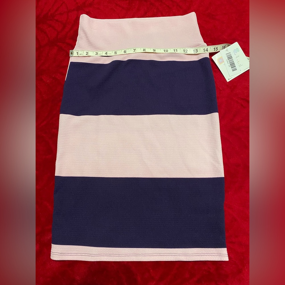 CLOSET CLEAR OUT ON ALL LULAROE MAKE AN OFFER BUNDLE NWT XS STRETCHY SLIMMING 😍